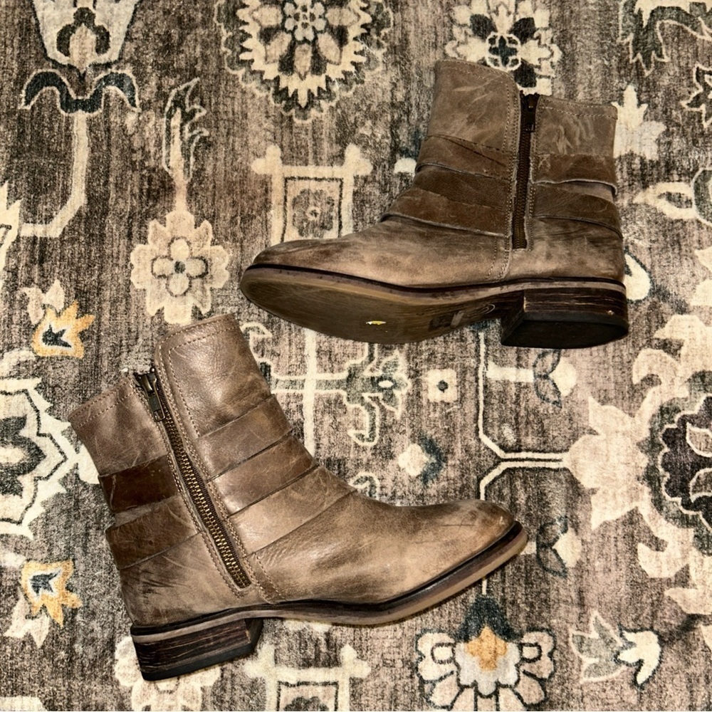 Treasure & Bond Tan riding Buckle Ankle Booties - Picture 5 of 8
